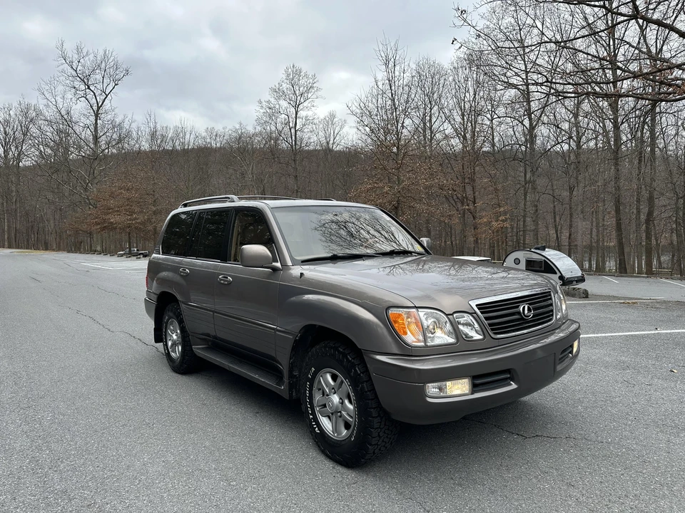2000 Lexus LX 2nd Gen - Image 24 of 31