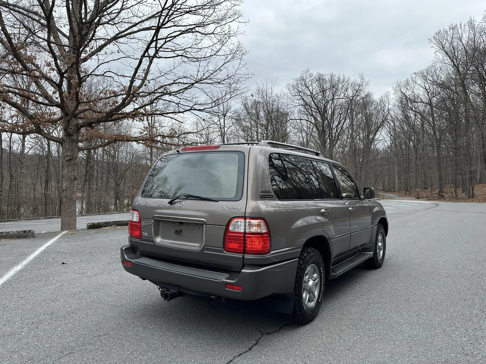 2000 Lexus LX 2nd Gen - Image 19 of 31