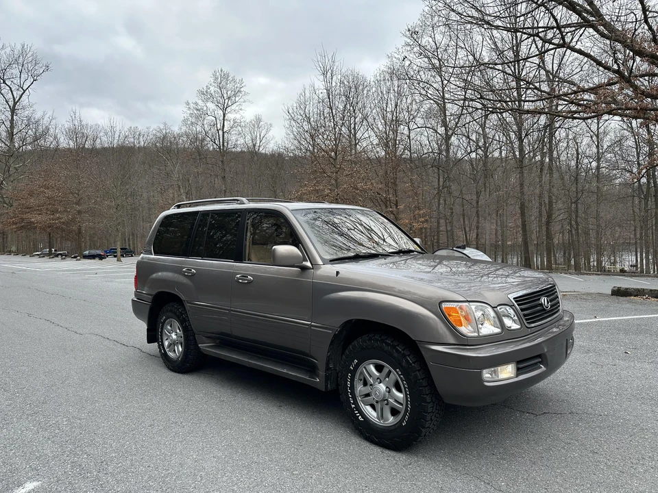 2000 Lexus LX 2nd Gen - Image 23 of 31