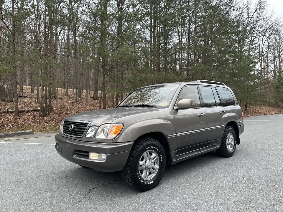 2000 Lexus LX 2nd Gen - Image 12 of 31