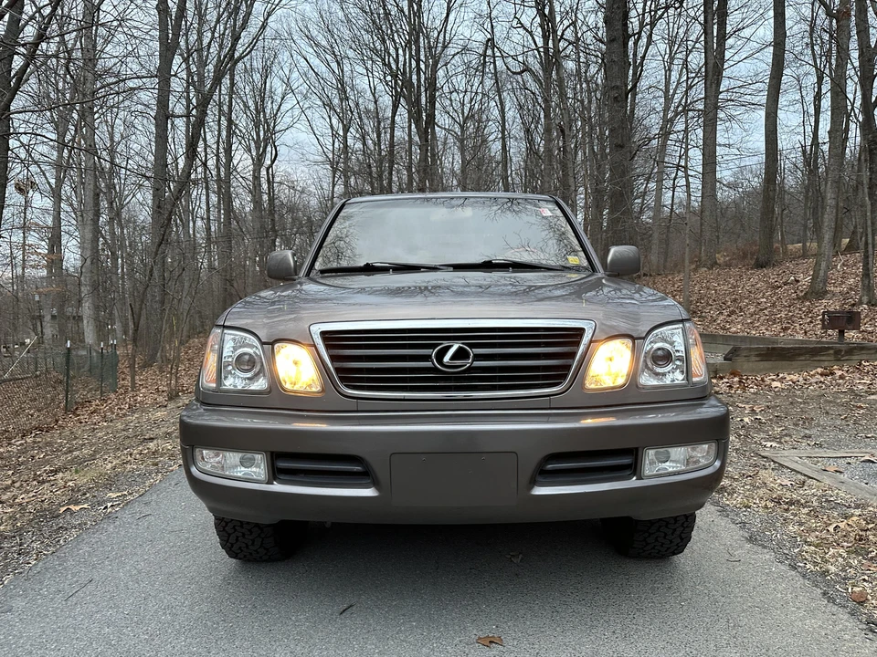 2000 Lexus LX 2nd Gen - Image 26 of 31