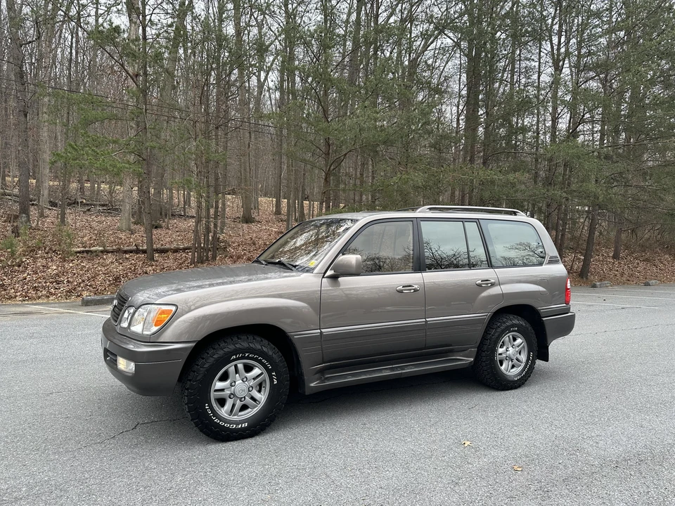 2000 Lexus LX 2nd Gen - Image 13 of 31