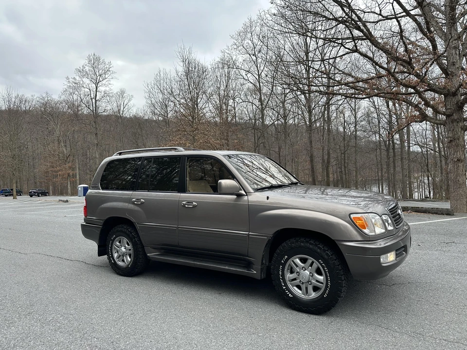 2000 Lexus LX 2nd Gen - Image 22 of 31