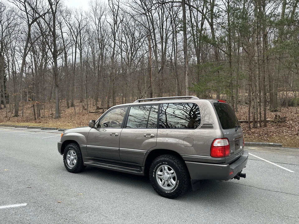 2000 Lexus LX 2nd Gen - Image 16 of 31