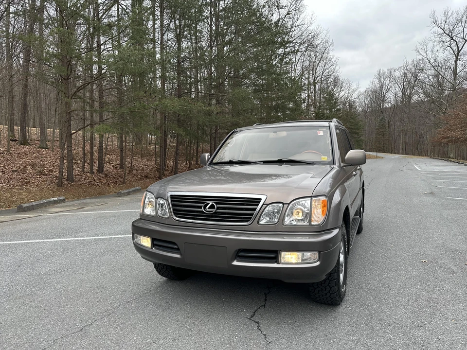 2000 Lexus LX 2nd Gen - Image 8 of 31