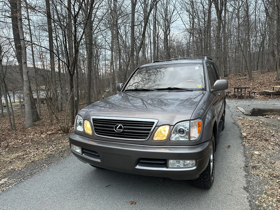 2000 Lexus LX 2nd Gen - Image 27 of 31