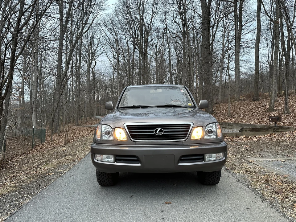 2000 Lexus LX 2nd Gen - Image 25 of 31