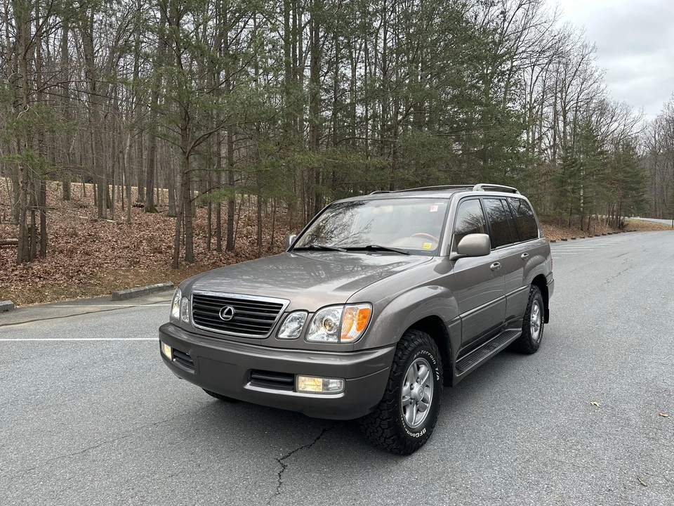 2000 Lexus LX 2nd Gen - Image 10 of 31