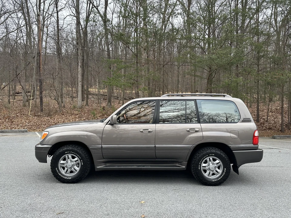 2000 Lexus LX 2nd Gen - Image 15 of 31