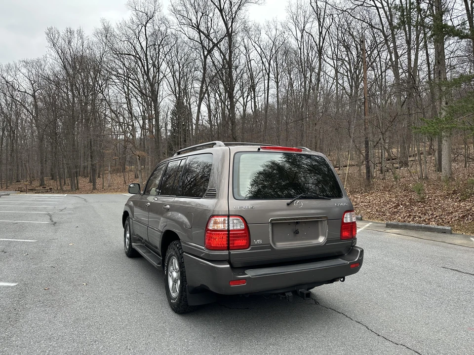 2000 Lexus LX 2nd Gen - Image 17 of 31