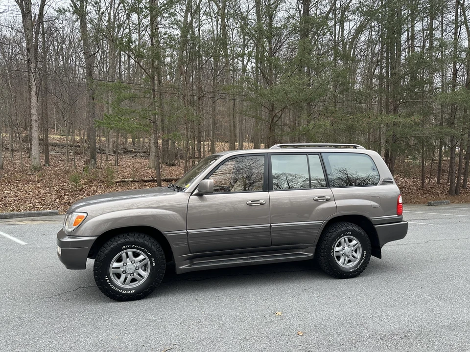 2000 Lexus LX 2nd Gen - Image 14 of 31