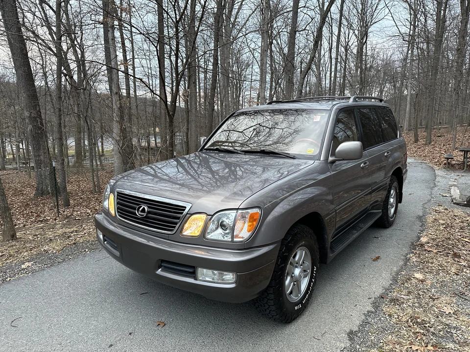 2000 Lexus LX 2nd Gen - Image 29 of 31