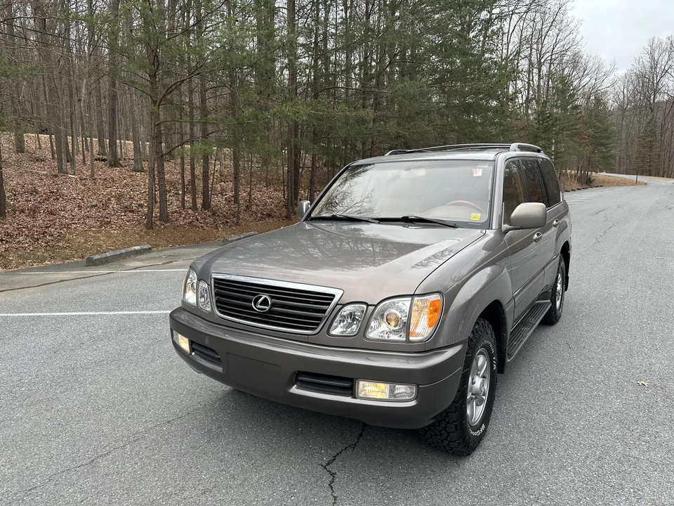 2000 Lexus LX 2nd Gen - Image 9 of 31