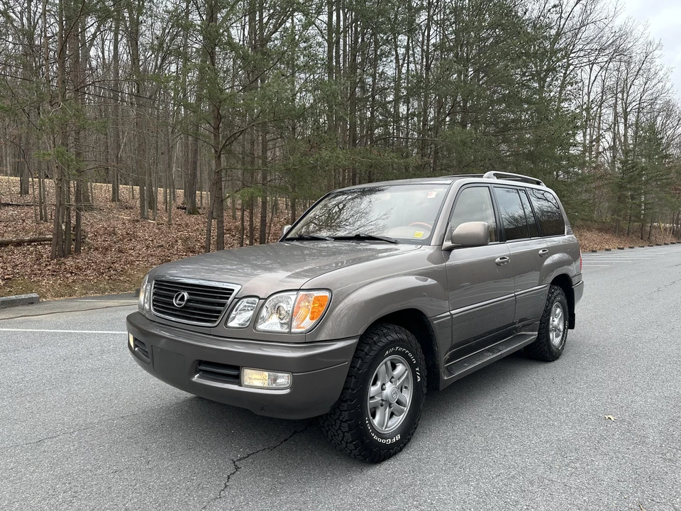2000 Lexus LX 2nd Gen - Image 11 of 31