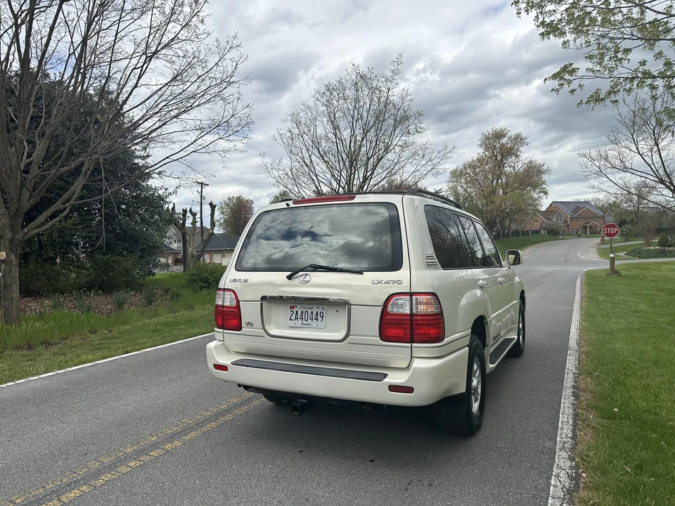 2000 Lexus LX 2nd Gen - Image 13 of 31