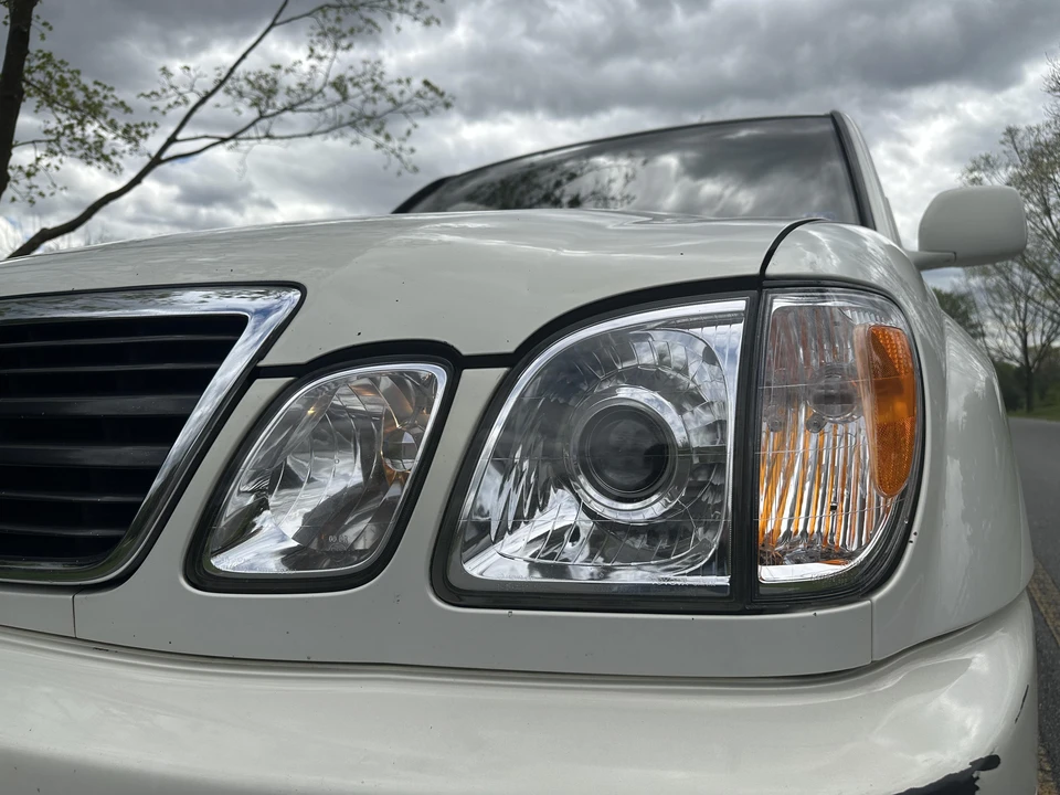 2000 Lexus LX 2nd Gen - Image 28 of 31
