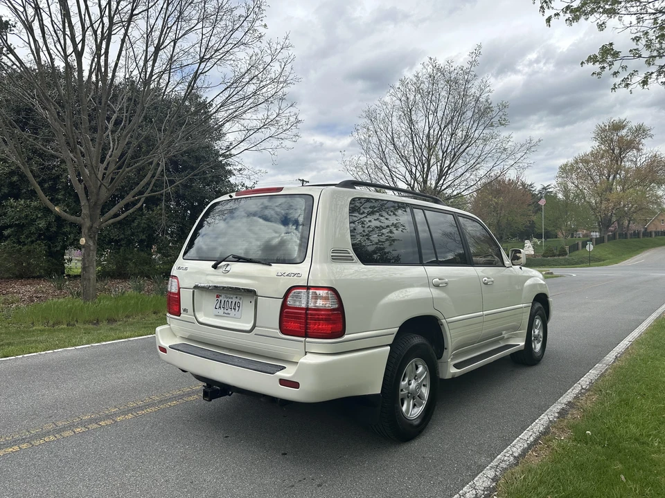 2000 Lexus LX 2nd Gen - Image 14 of 31