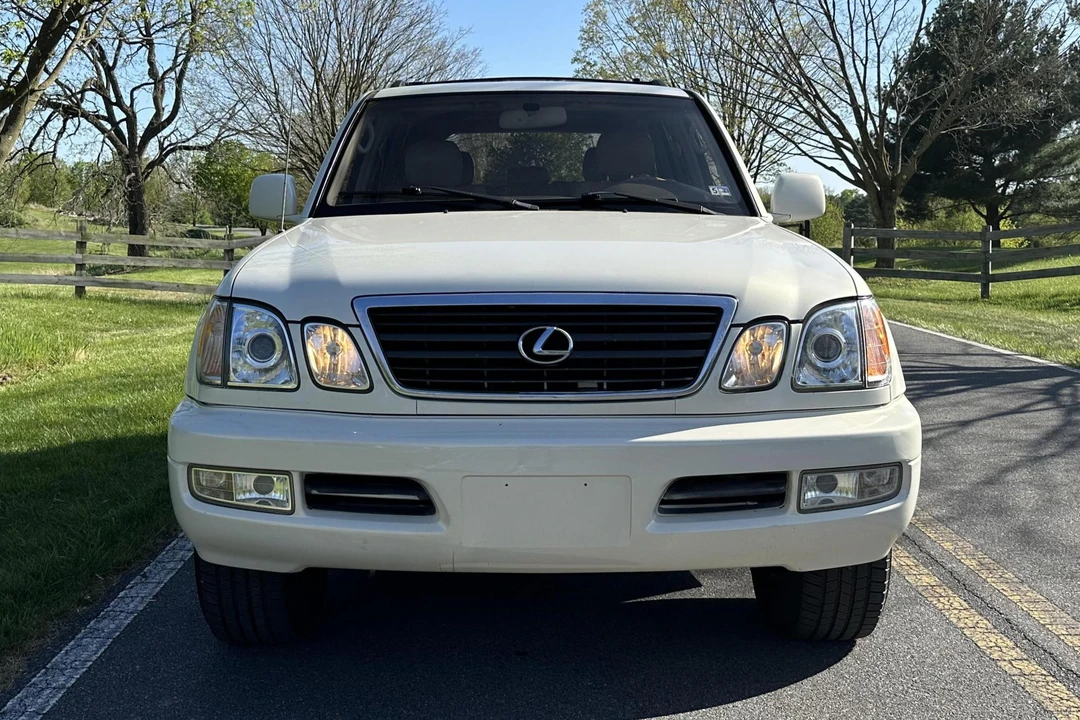 2000 Lexus LX 2nd Gen - Image 2 of 31