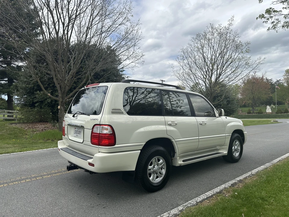 2000 Lexus LX 2nd Gen - Image 15 of 31