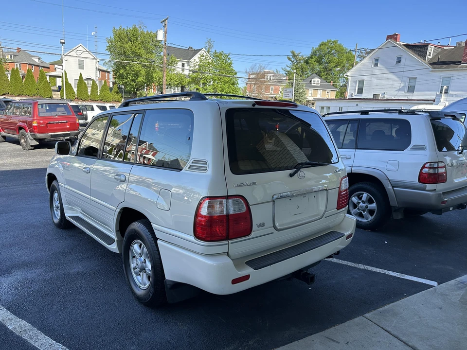 2000 Lexus LX 2nd Gen - Image 11 of 31
