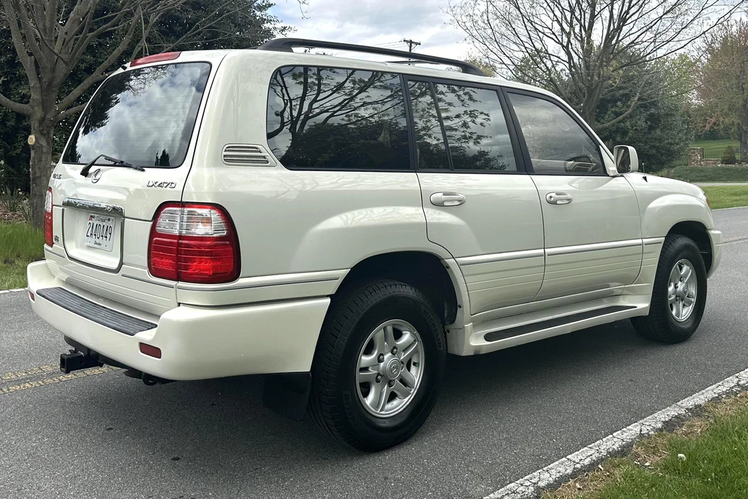 2000 Lexus LX 2nd Gen - Image 4 of 31