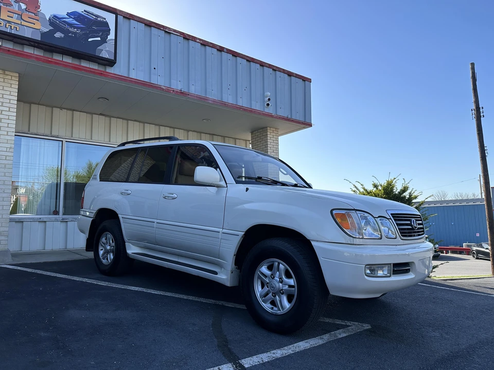 2000 Lexus LX 2nd Gen - Image 19 of 31