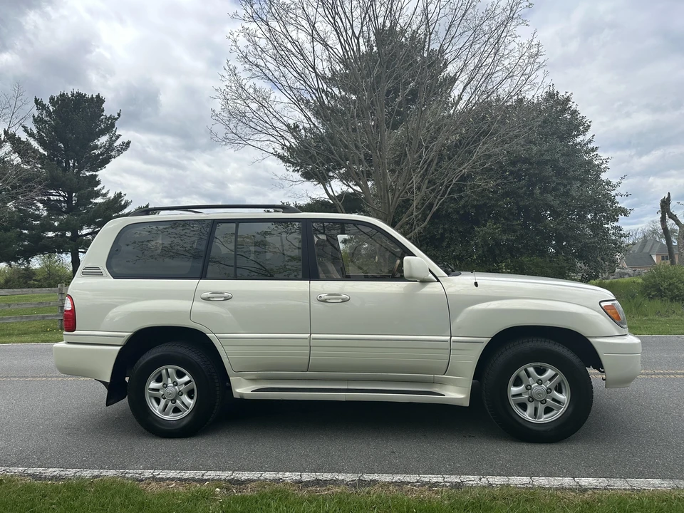 2000 Lexus LX 2nd Gen - Image 16 of 31