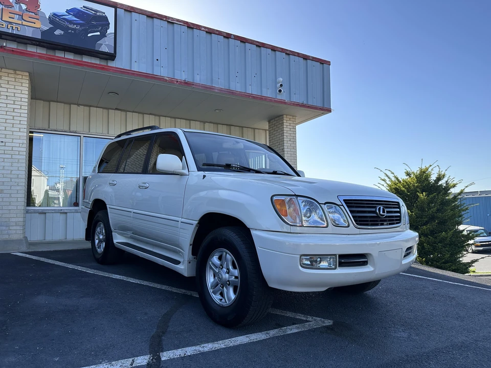 2000 Lexus LX 2nd Gen - Image 21 of 31