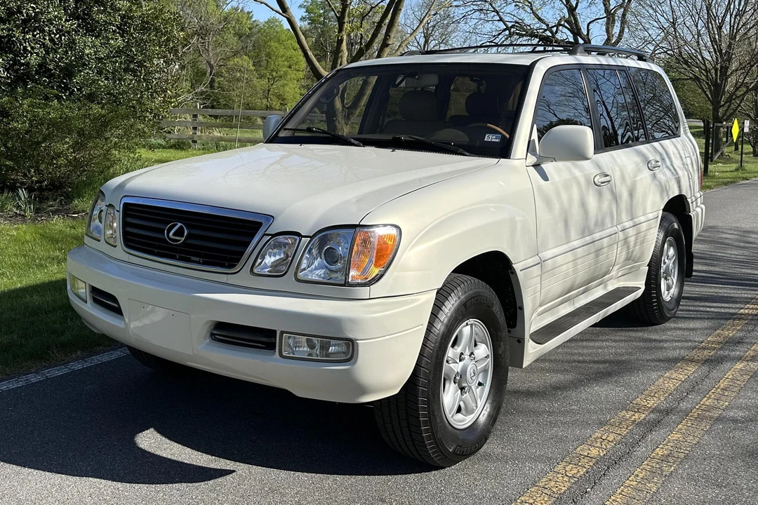 2000 Lexus LX 2nd Gen - Image 3 of 31