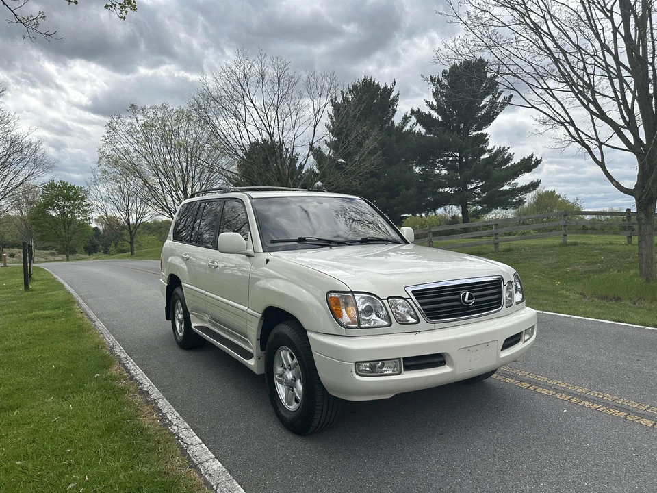2000 Lexus LX 2nd Gen - Image 22 of 31