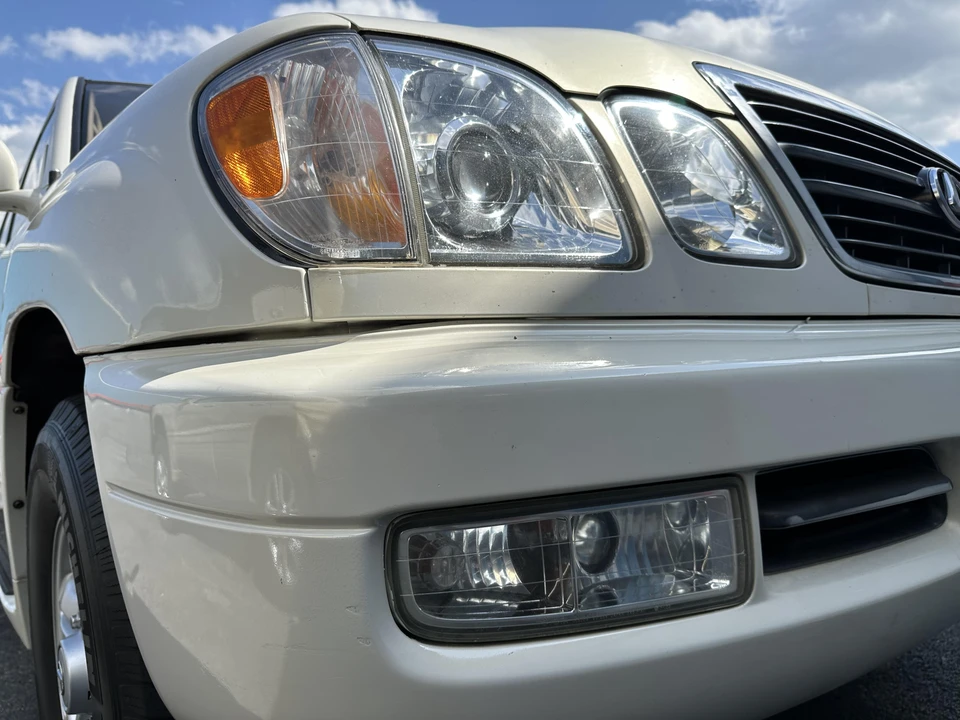 2000 Lexus LX 2nd Gen - Image 25 of 31