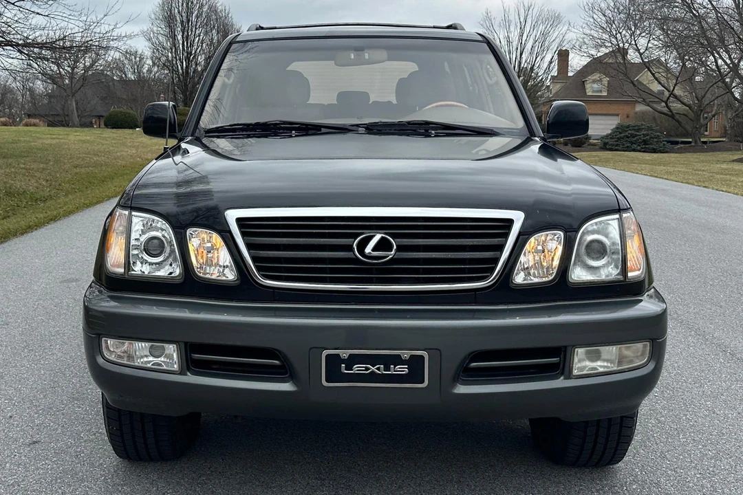 2000 Lexus LX 2nd Gen - Image 2 of 31