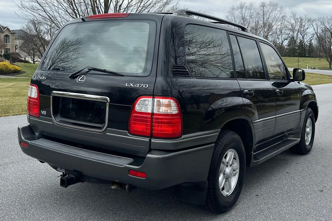 2000 Lexus LX 2nd Gen - Image 4 of 31