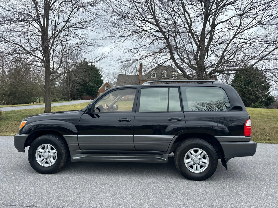 2000 Lexus LX 2nd Gen - Image 17 of 31