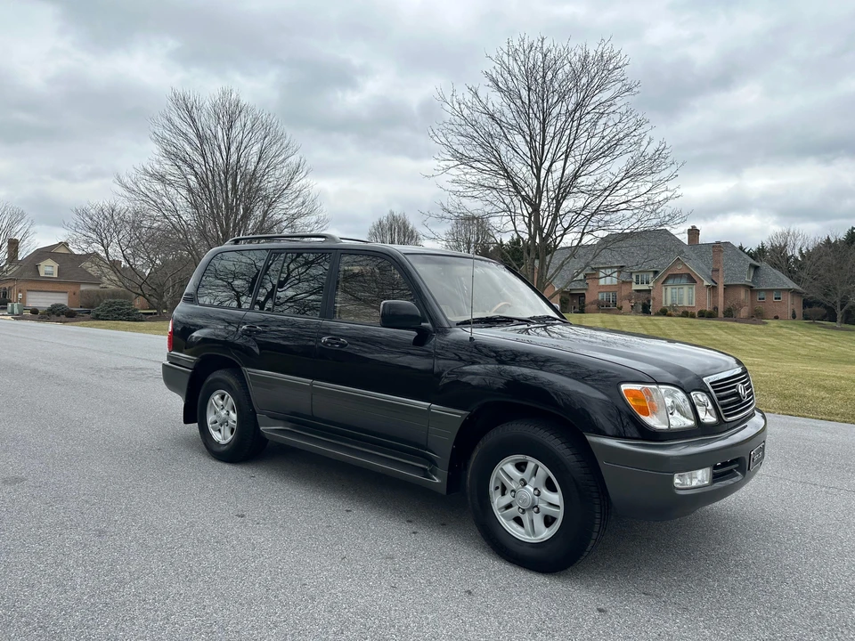 2000 Lexus LX 2nd Gen - Image 28 of 31
