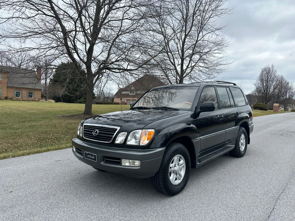 2000 Lexus LX 2nd Gen - Image 10 of 31