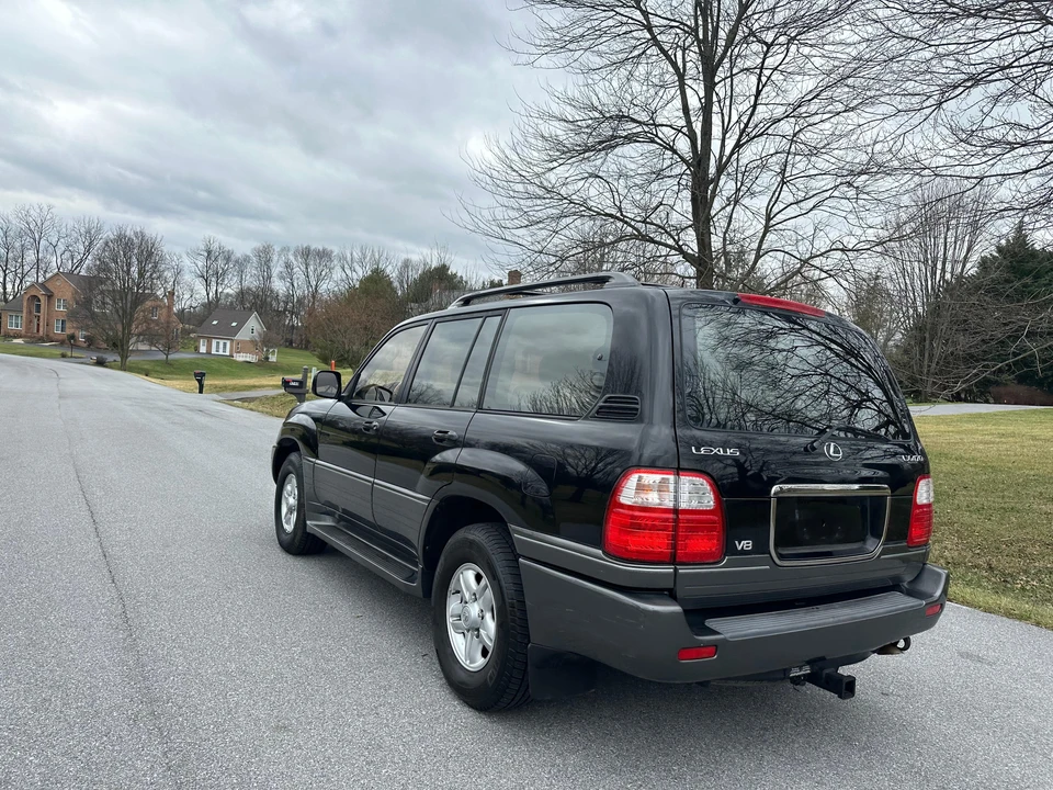 2000 Lexus LX 2nd Gen - Image 21 of 31