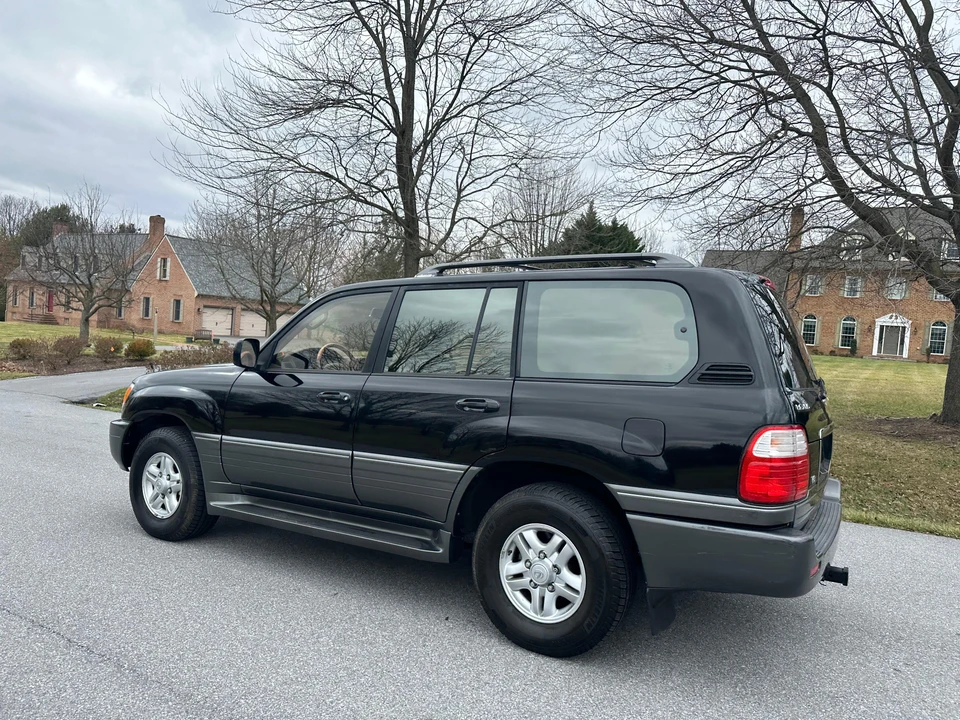 2000 Lexus LX 2nd Gen - Image 19 of 31