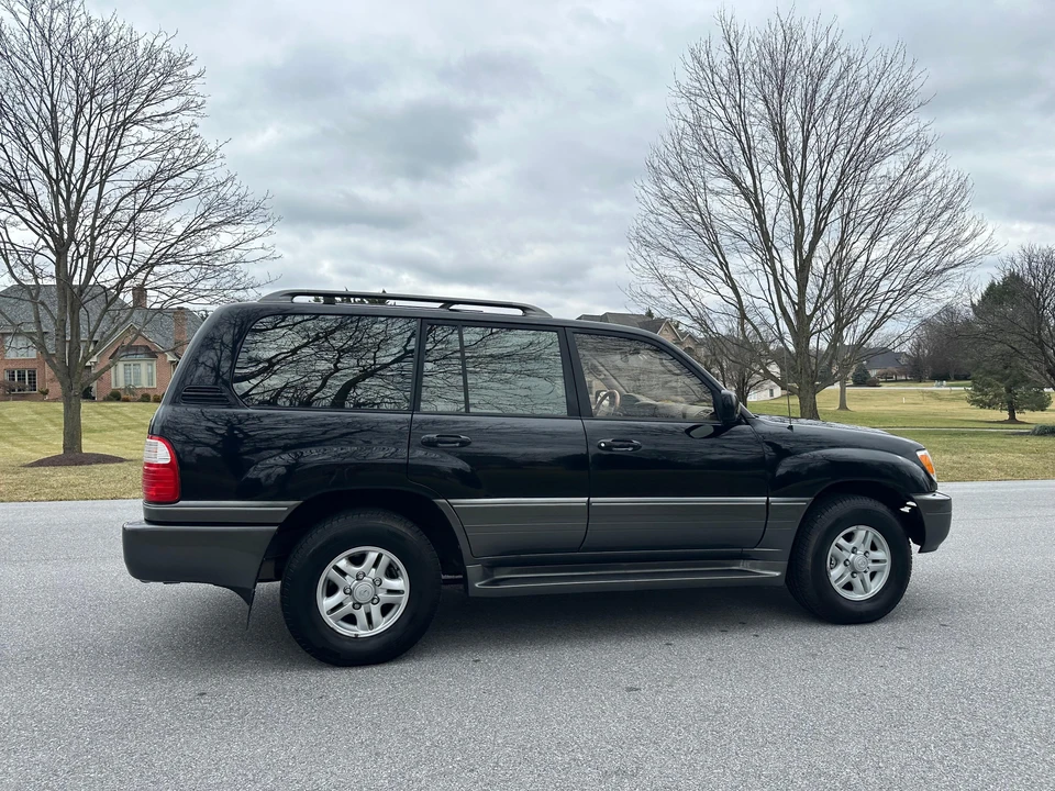 2000 Lexus LX 2nd Gen - Image 26 of 31