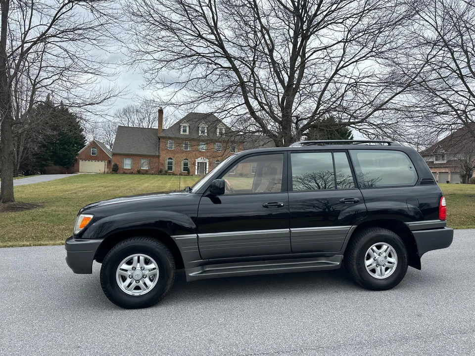2000 Lexus LX 2nd Gen - Image 15 of 31