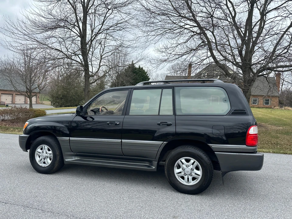 2000 Lexus LX 2nd Gen - Image 18 of 31