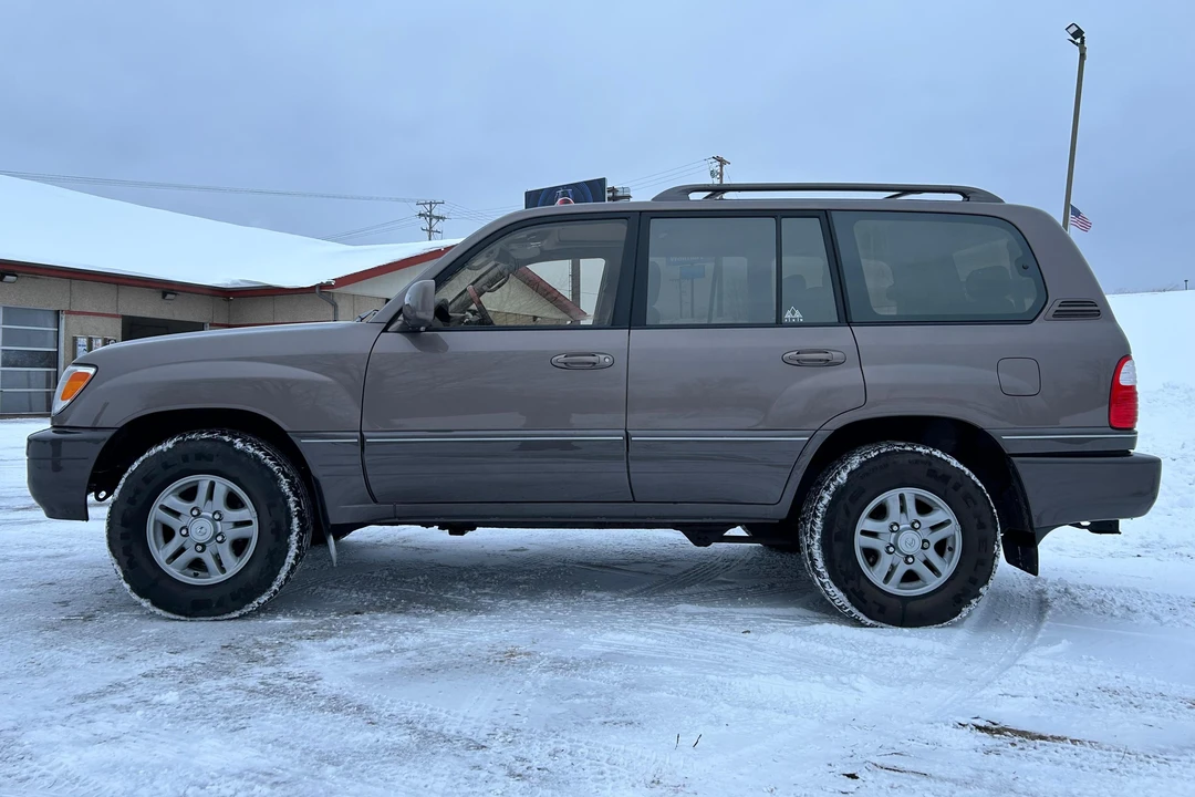 2000 Lexus LX 2nd Gen - Image 3 of 31