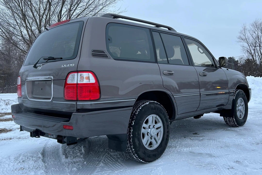 2000 Lexus LX 2nd Gen - Image 4 of 31
