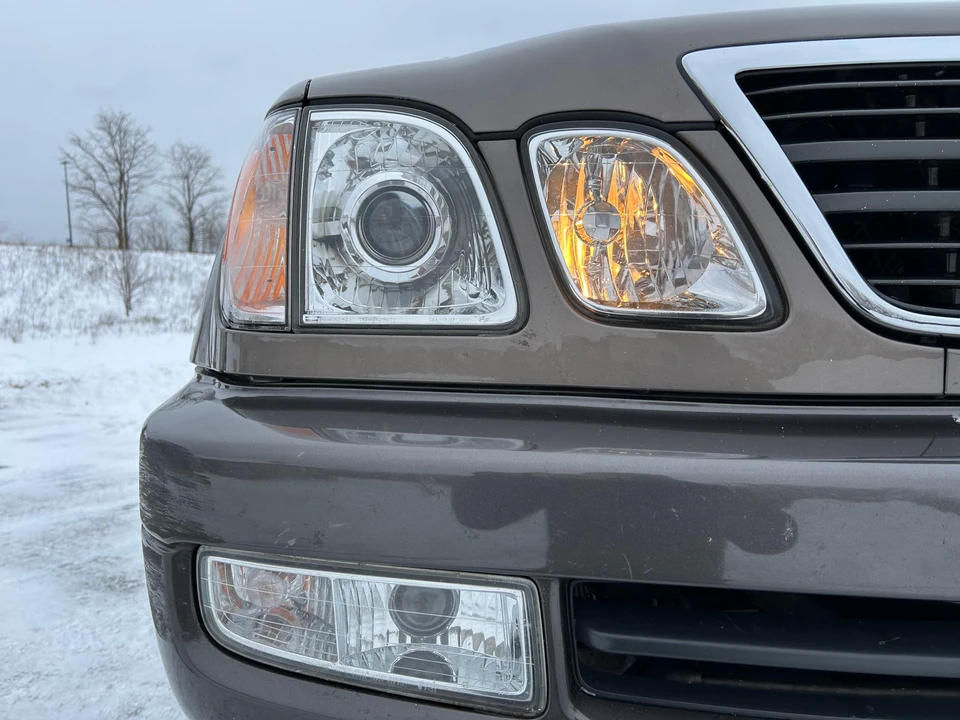 2000 Lexus LX 2nd Gen - Image 14 of 31