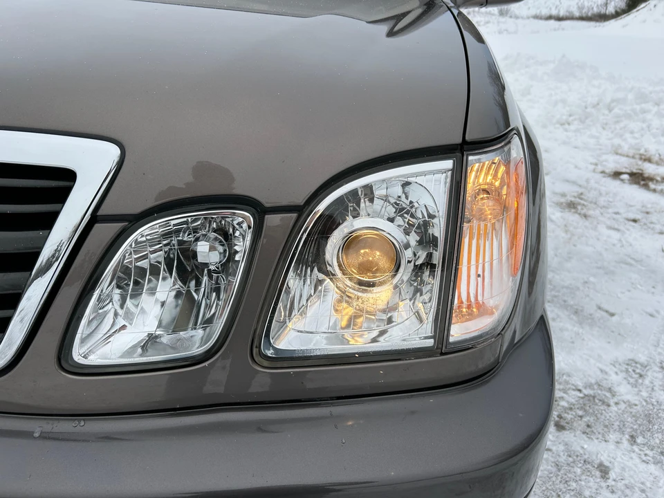 2000 Lexus LX 2nd Gen - Image 16 of 31