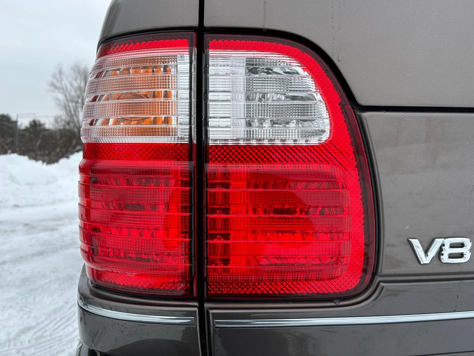 2000 Lexus LX 2nd Gen - Image 21 of 31