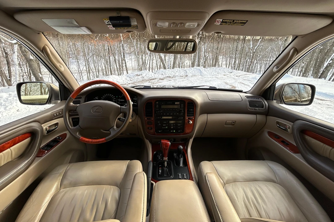 2000 Lexus LX 2nd Gen - Image 30 of 31