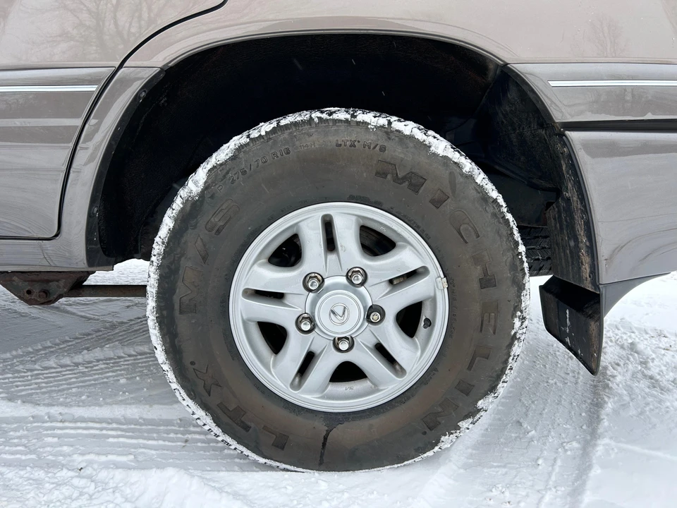 2000 Lexus LX 2nd Gen - Image 27 of 31