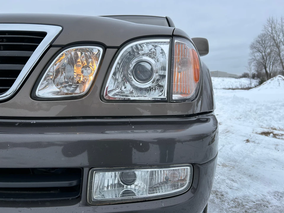 2000 Lexus LX 2nd Gen - Image 17 of 31