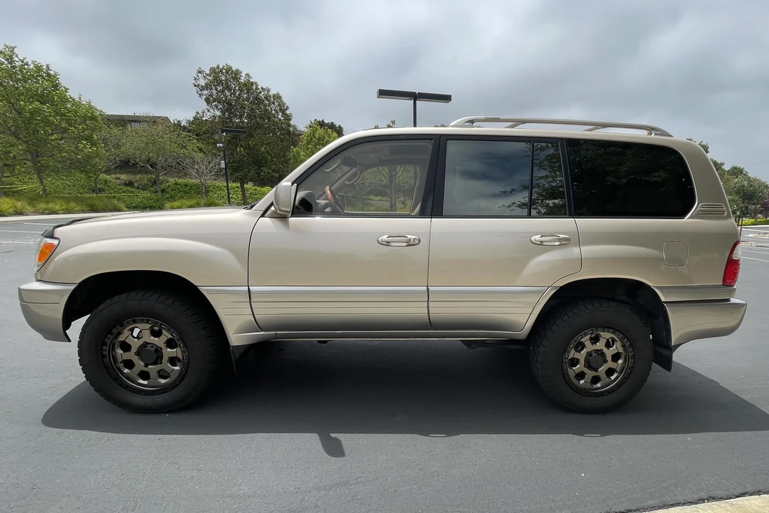 2000 Lexus LX 2nd Gen - Image 3 of 8